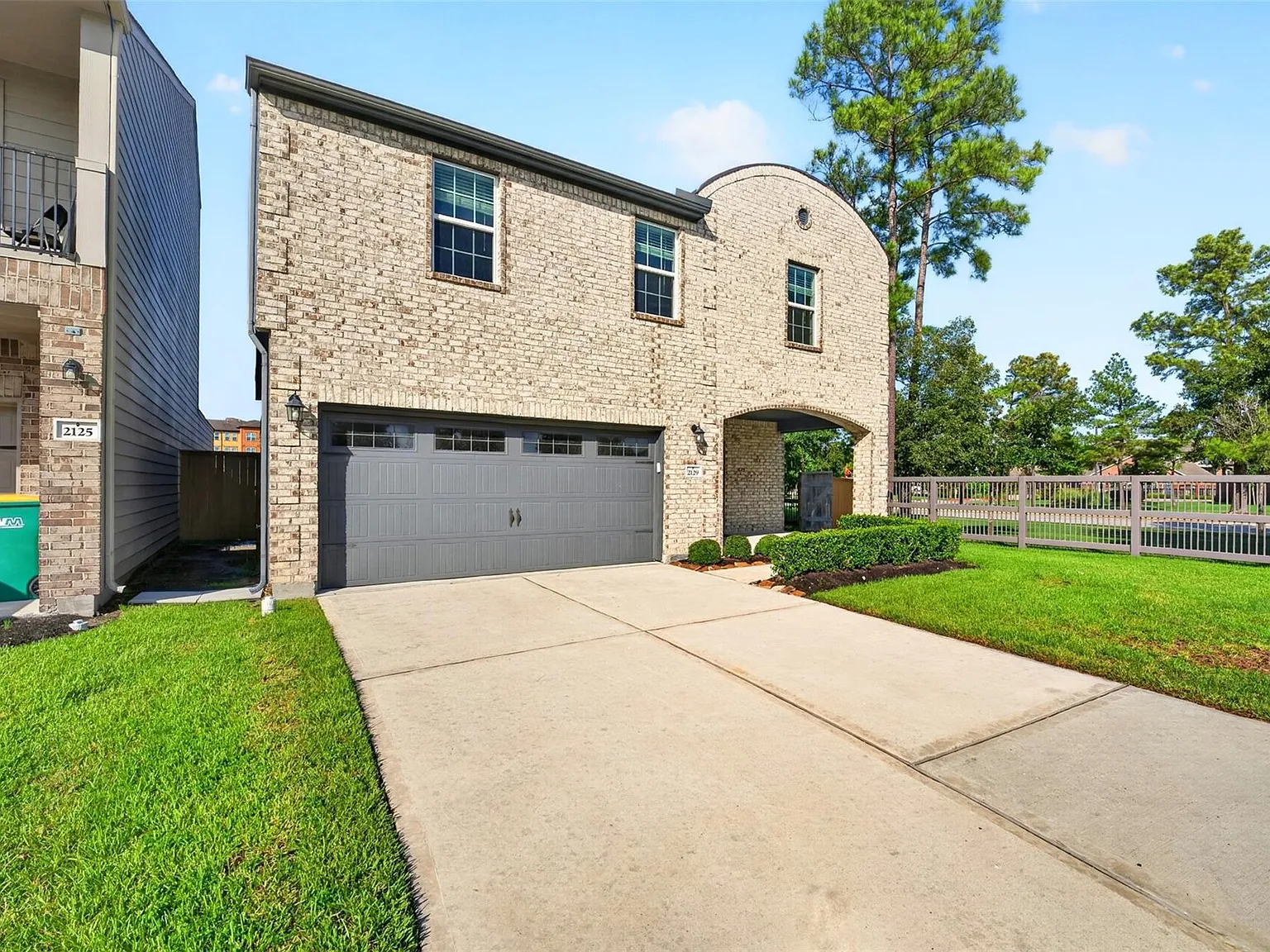4 bed, 3.5 bath, 2682 sqft, $3,190 — Photo 4