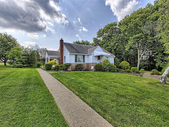 2nd image of 1569 Woodlawn Dr