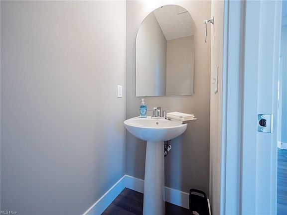 4th image of 5280 Highland Way