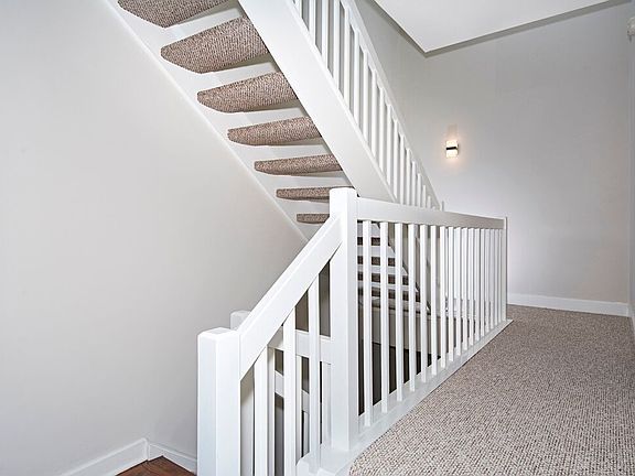 5th image of 25 Waterside Close