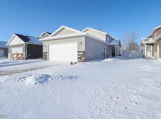 501 5th St E, Horace, ND 58047
