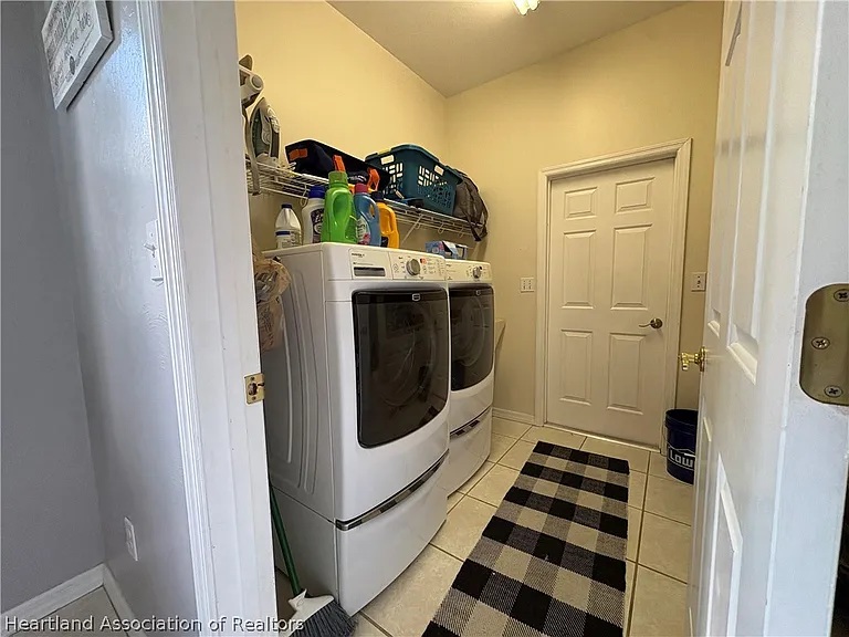 2843 Meadowood Ln — Photo 17