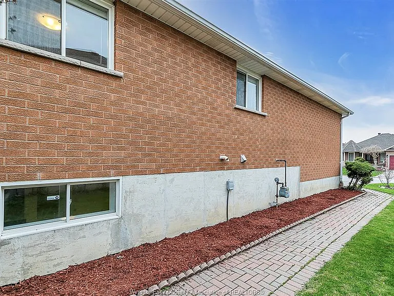 3114 Fletcher Cres — Photo 5