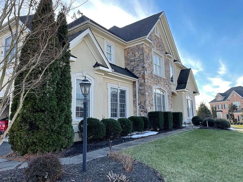1st image of 15529 Tuxedo Ln