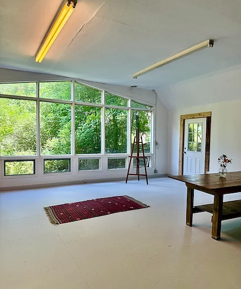 21 Lasher Rd — Photo 3