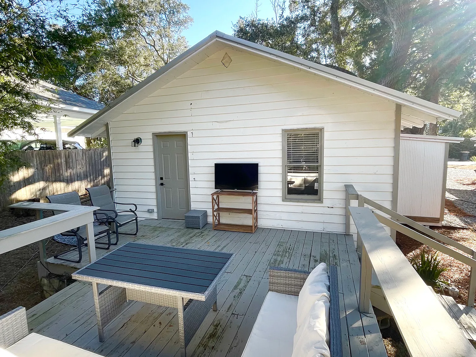 2 bed, 1070 sqft, $1,900 — Photo 2