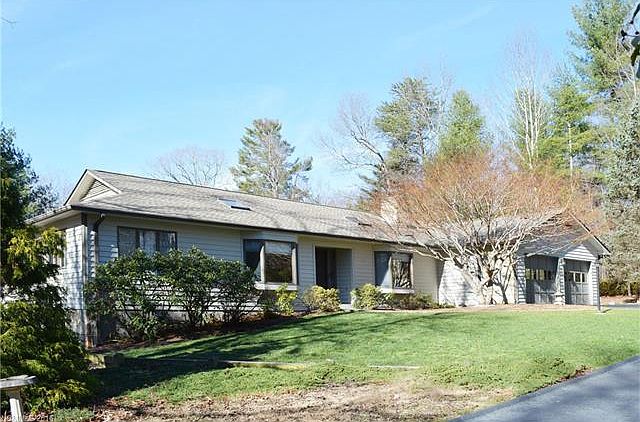 1st image of 3 Hyacinth Ln