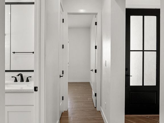 5th image of 12636 Middlesbrough Ave