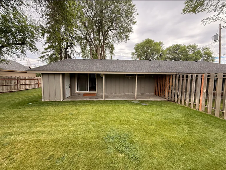 215 NW Canal Blvd #6 — Photo 10