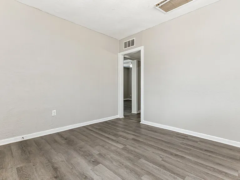416 W 9th St #1 — Photo 9