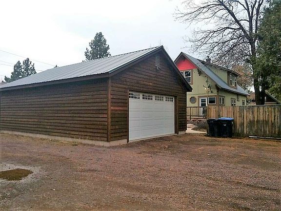 2nd image of 224 Fir St