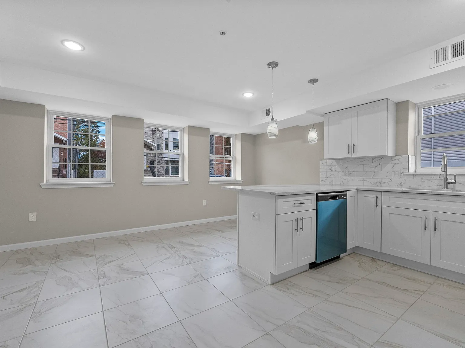 2 bed, 750 sqft, $2,200 — Photo 4
