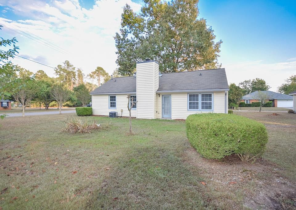 2nd image of 562 Palm Dr S