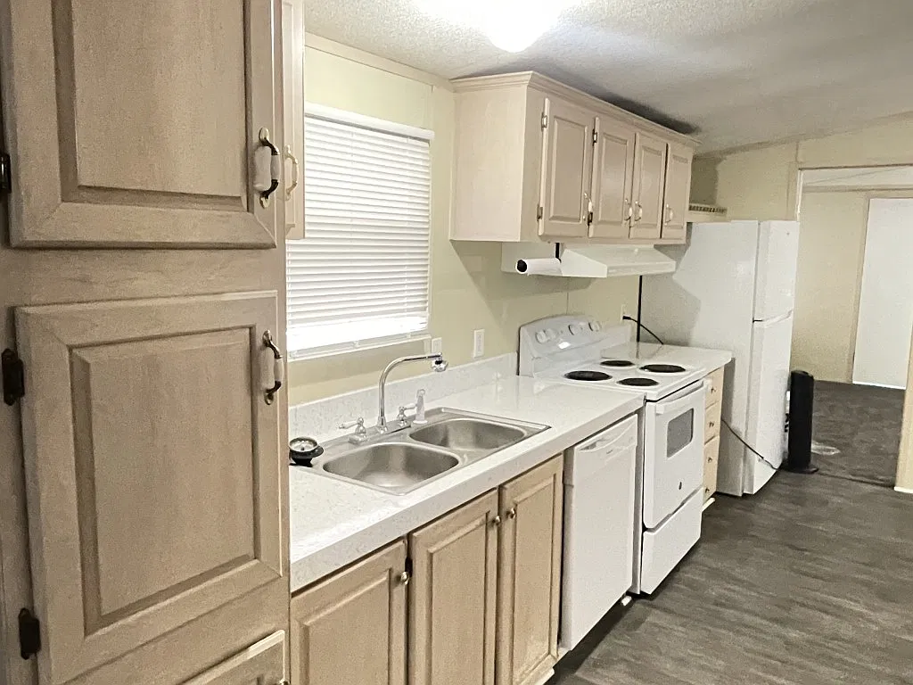 3 bed, 1216 sqft, $1,350 — Photo 4