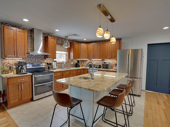 5th image of 808 Red Rock Rd