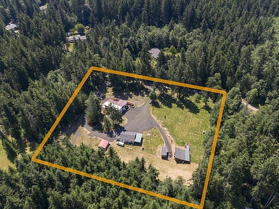 4th image of 3063 SE Chickory Ln
