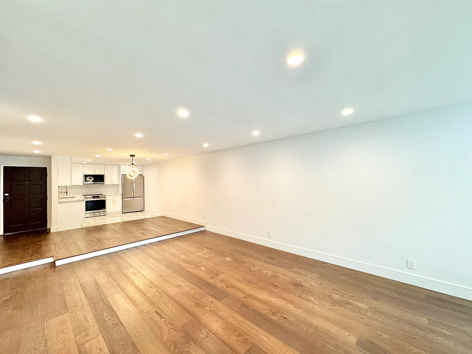2 bed, 1300 sqft, $3,499 — Photo 4