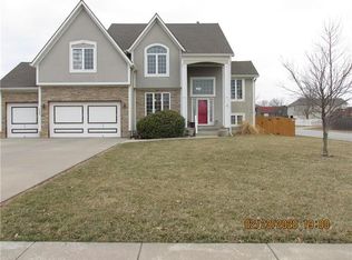 708 SW Cross Creek Dr, Grain Valley, MO 64029