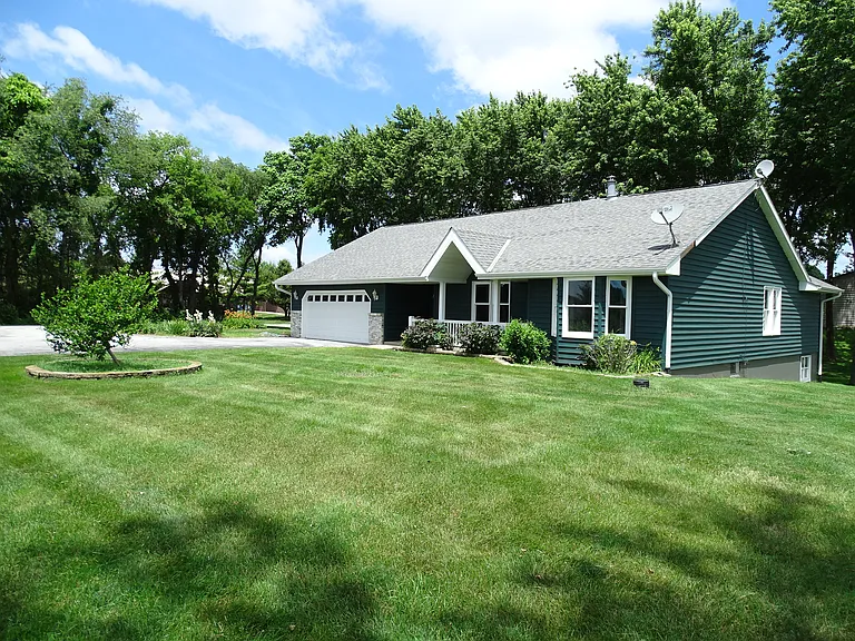 1061 Morthland Dr — Photo 10