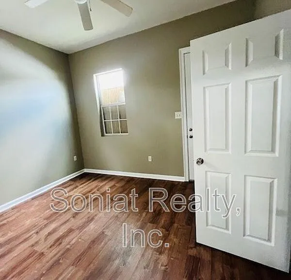 2645 N Galvez St — Photo 7