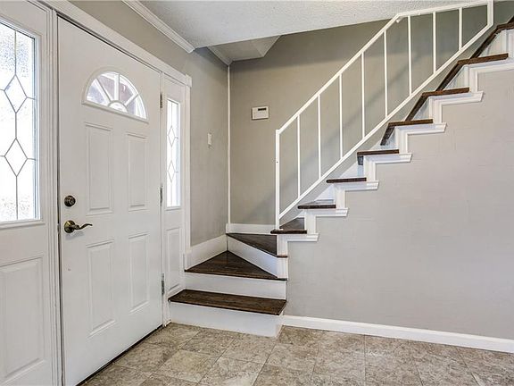 4th image of 2521 Bentley Dr