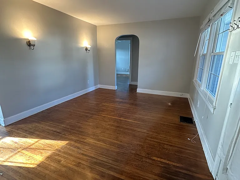 2904 Montrose Ave — Photo 7