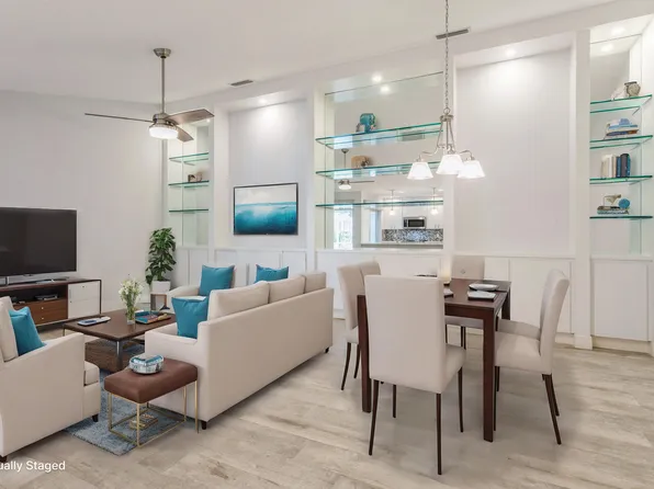 6102 Red Oak Court, Palm Beach Gardens, FL 33410