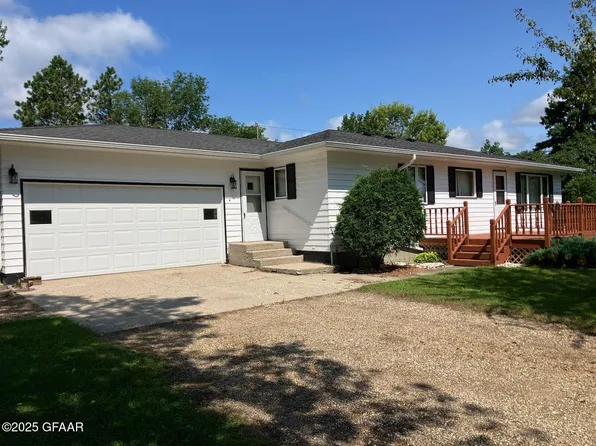 207 N 3rd St, Niagara, ND 58266