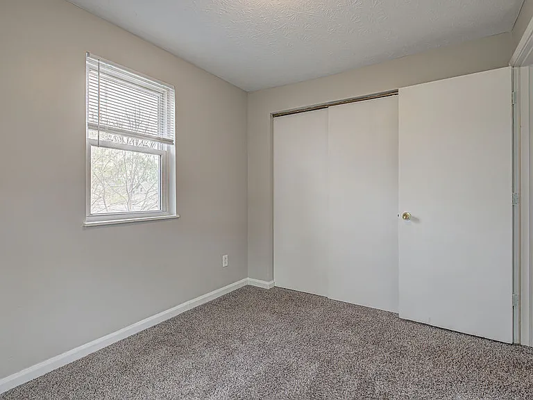 1915 Woodlawn Ave — Photo 19