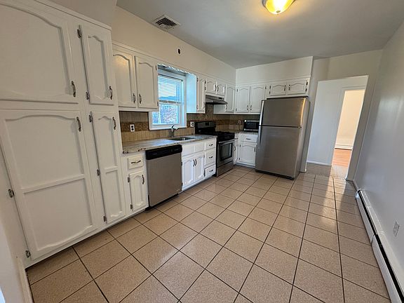 4th image of 31 Bellew Ave #2