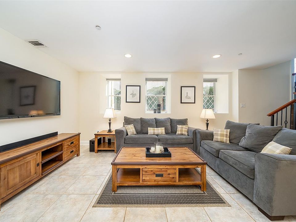 1st image of 211 Palisade Ave #1