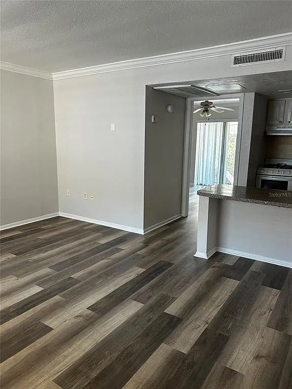 1 bed, 1.0 bath, 496 sqft, $1,200 — Photo 3