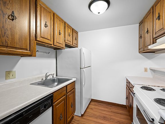 5th image of 2807 17th Ave S APT 6