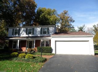 9015 Singing Hills Dr NE, Warren, OH