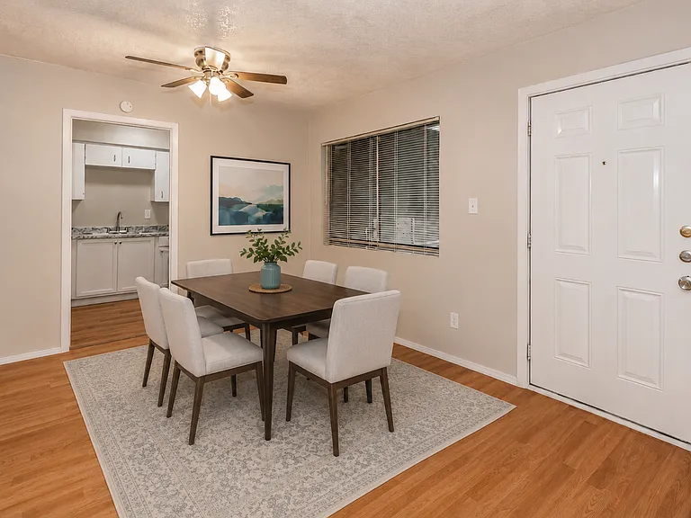 Esperanza Apartments — Photo 4