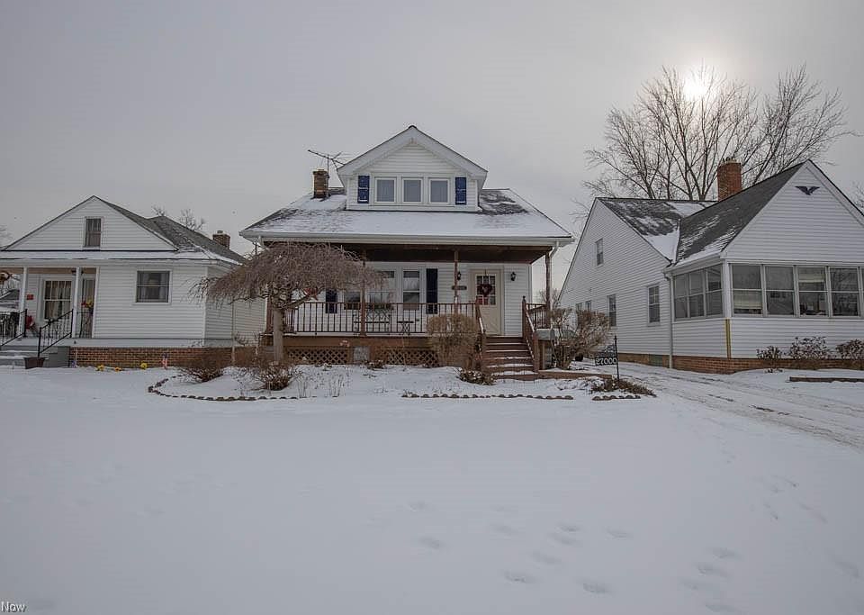 1st image of 27000 Oriole Ave