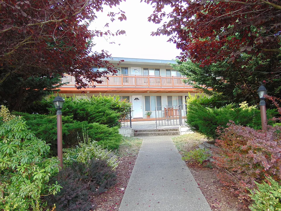 Oxford Court Apartments