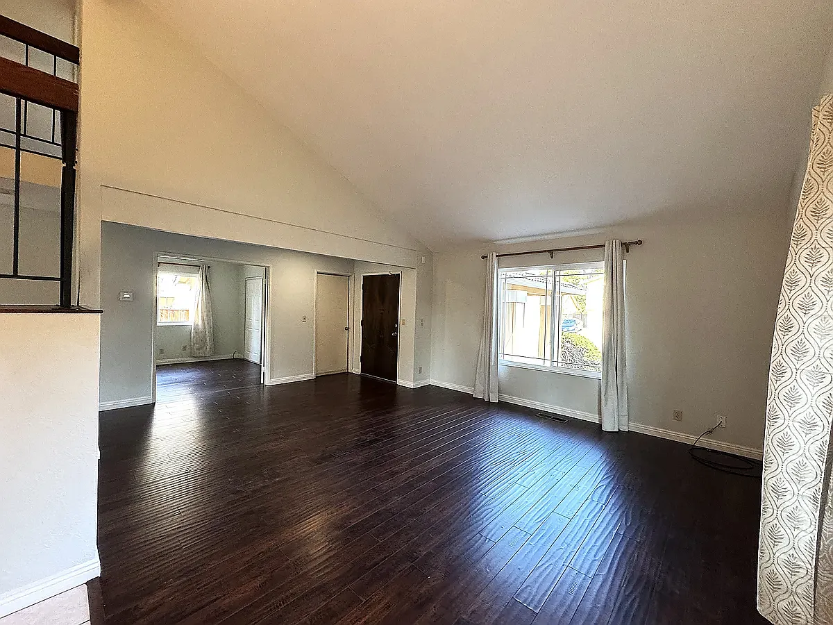 4 bed, 2.5 bath, 1787 sqft, $4,600 — Photo 2