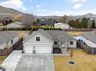 3587 Curtis Dr, West Richland, WA 99353
