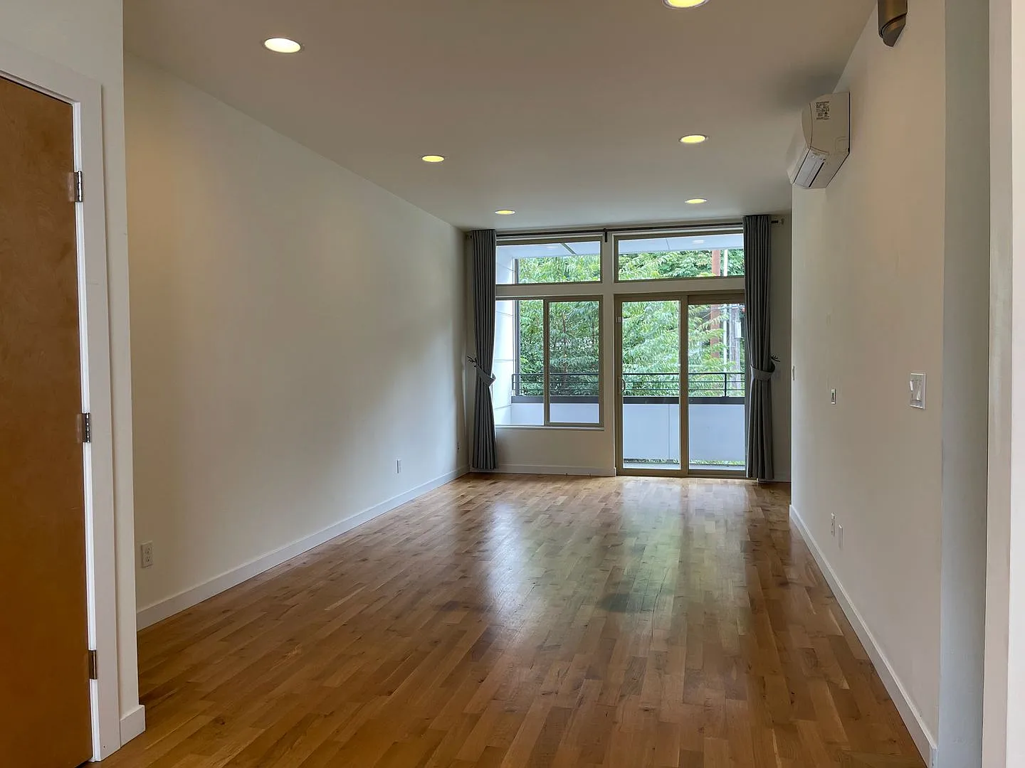 New North Admiral Townhouse — Photo 4