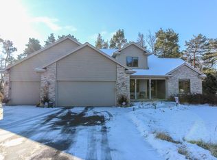W8891 Deer Run Trl, Cambridge, WI 53523