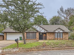 5612 Trail Crest Dr, Arlington, TX 76017