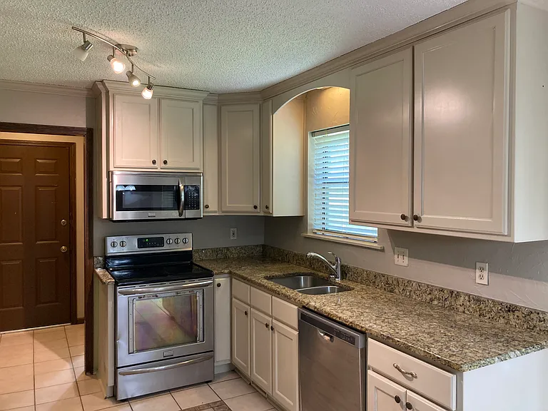4601 Randolph Rd — Photo 13