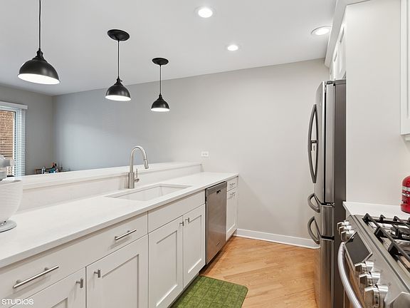5th image of 2326 N Lakewood Ave