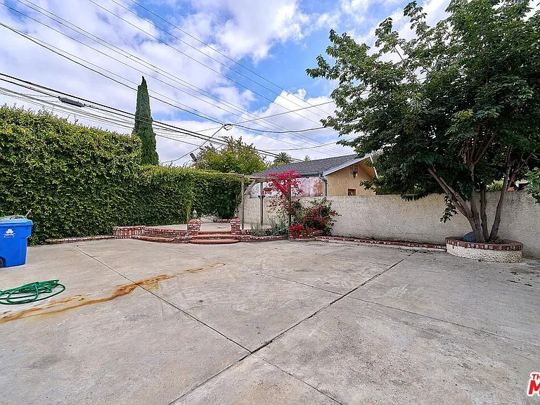 1120 S Plymouth Blvd — Photo 31