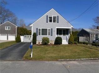 37 Stoneledge Rd, Dartmouth, MA 02748