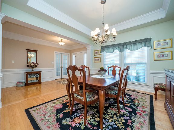 4th image of 10323 Gunnison Ln