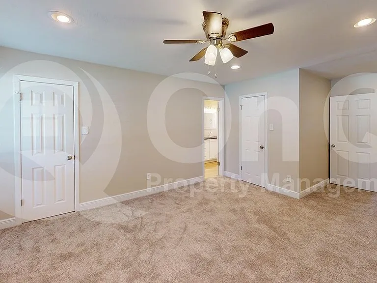 7804 Village Trail Dr — Photo 9