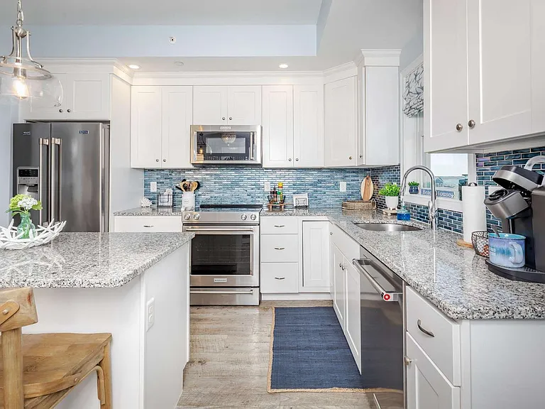 128 Ashworth Ave #315 — Photo 4