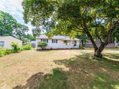60 Fairway Ln, Warwick, RI, 02889
